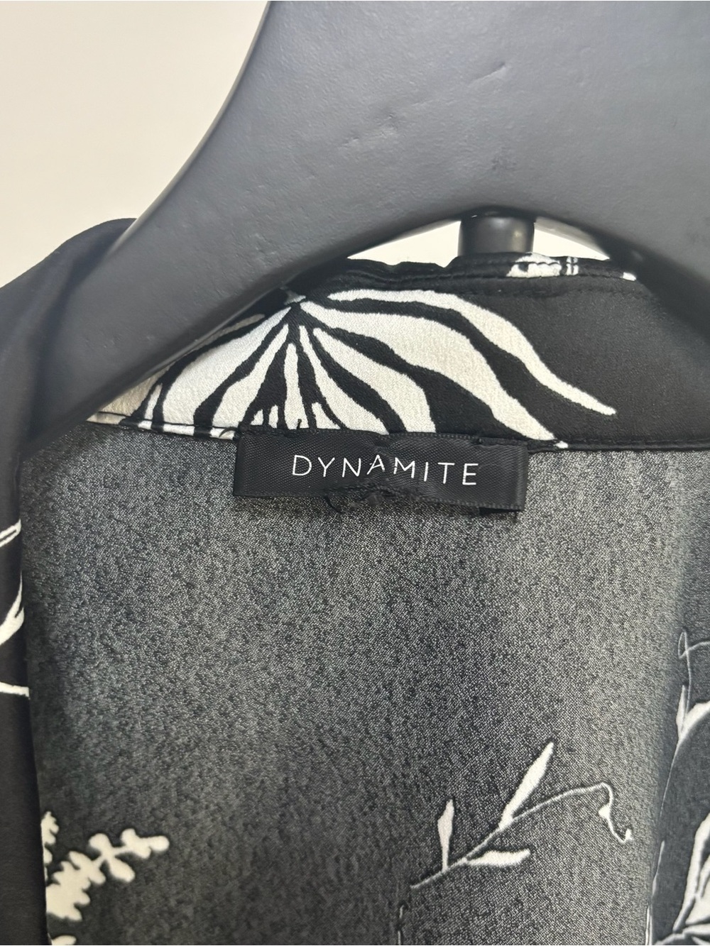 Dynamite Black Floral Tie-Front Satin Crop Top - Picture 4 of 5